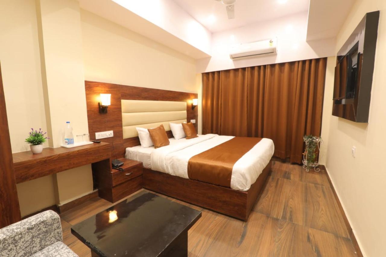 Hotel Blueark Лакхнау Екстер'єр фото